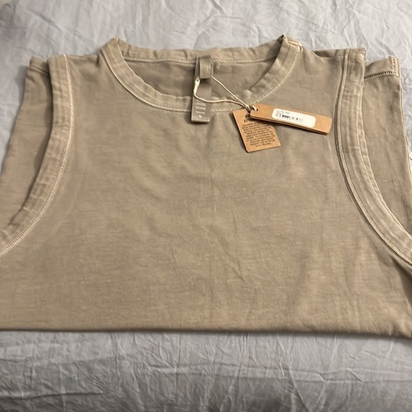 Skims Outdoor Crew Neck Tank - Picture 4 of 10